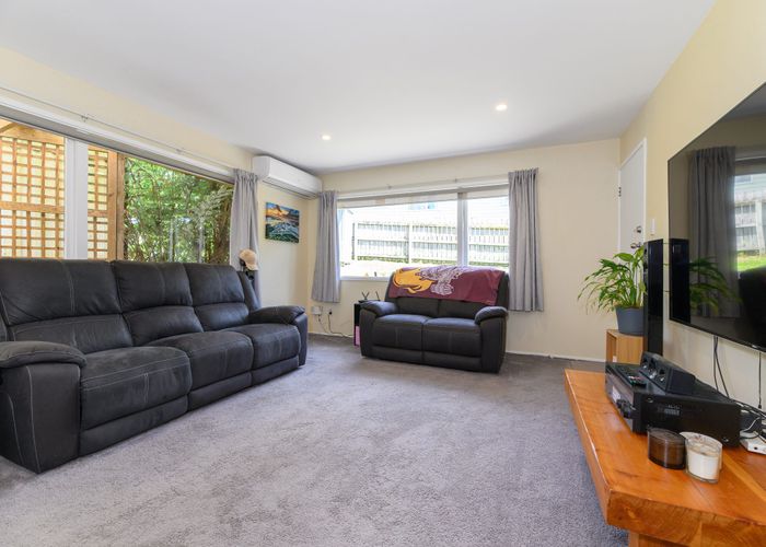  at 5/15 Valron Road, Te Atatu South, Auckland