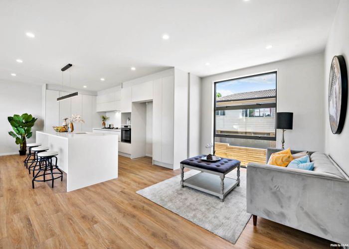  at 2/90 Hillsborough Road, Hillsborough, Auckland