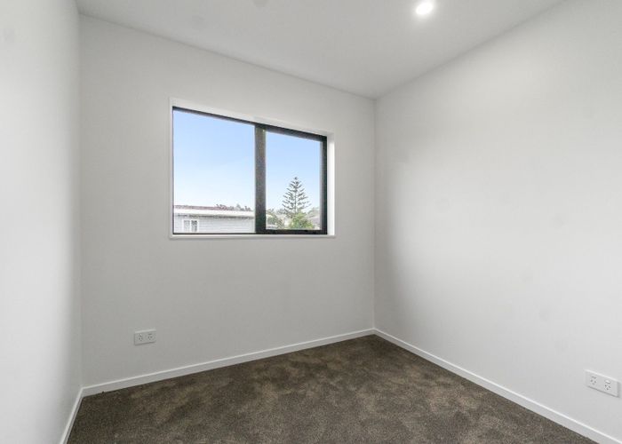  at 2/34A Secretariat Place, Randwick Park, Manukau City, Auckland