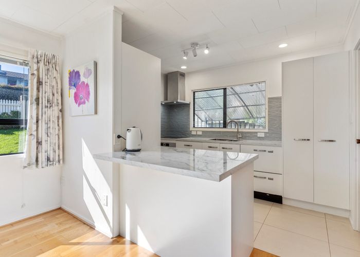  at 6 Sungrove Rise, Sunnyvale, Auckland