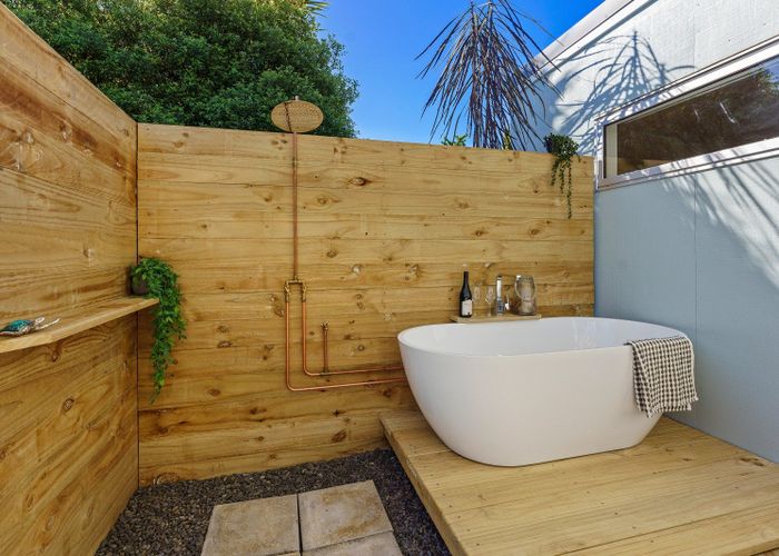  at 33A Hicks Crescent, Waikanae Beach, Waikanae