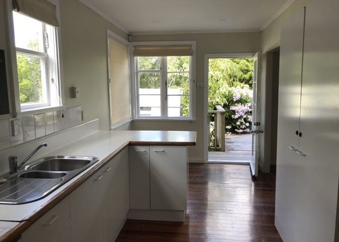  at 8 Mamaku Street, Meadowbank, Auckland