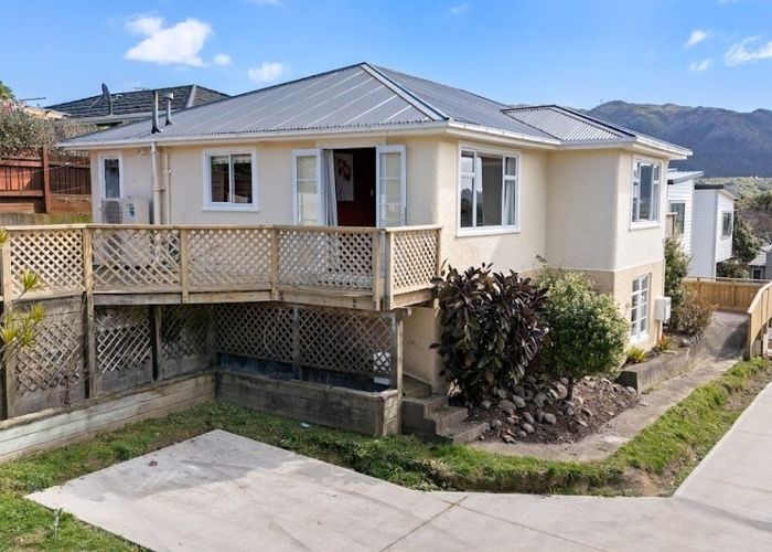  at 5 Mahoe Street, Tawa, Wellington