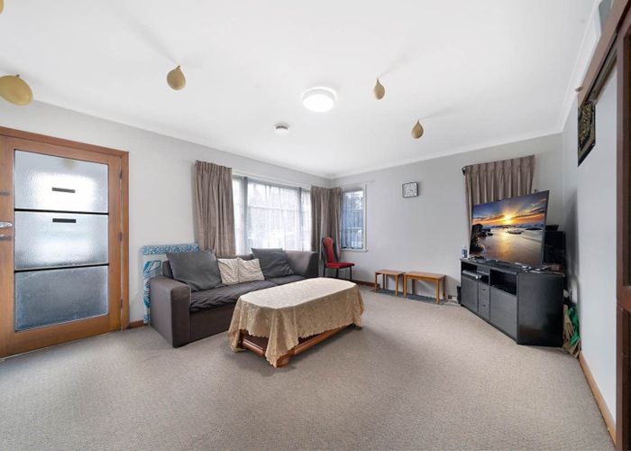  at 24 White Swan Road, Mount Roskill, Auckland City, Auckland