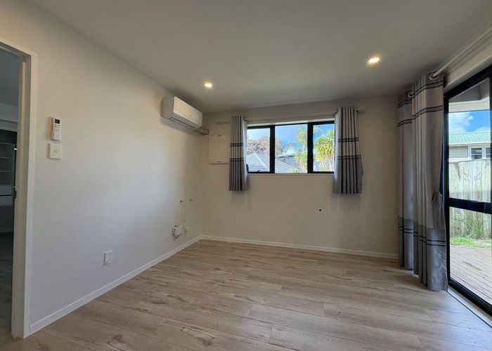  at 5b Glenford Lane, Te Atatu Peninsula, Waitakere City, Auckland