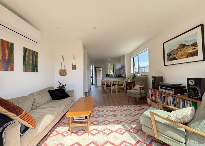  at 9E Playfair Road, Mount Roskill, Auckland