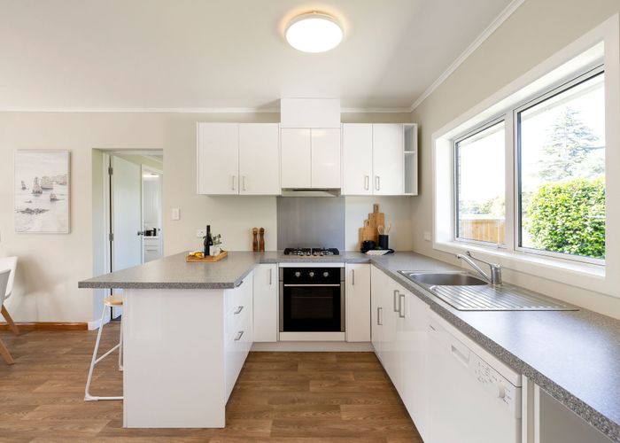  at 19 Mabian Crescent, Deanwell, Hamilton