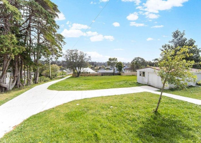  at 16 Cliff View Drive, Green Bay, Waitakere City, Auckland