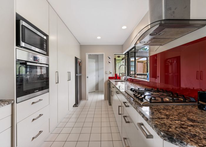  at 27 Sturm Ave, Royal Heights, Waitakere City, Auckland