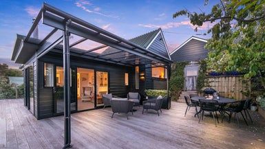  at 815 East Coast Road, Northcross, Auckland