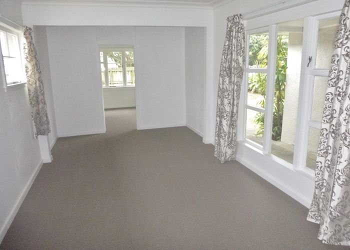  at 6 Tennessee Avenue, Mangere East, Manukau City, Auckland