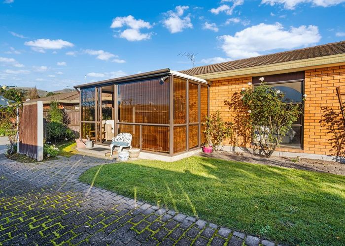  at 2/6 Vega Place, Heathcote Valley, Christchurch