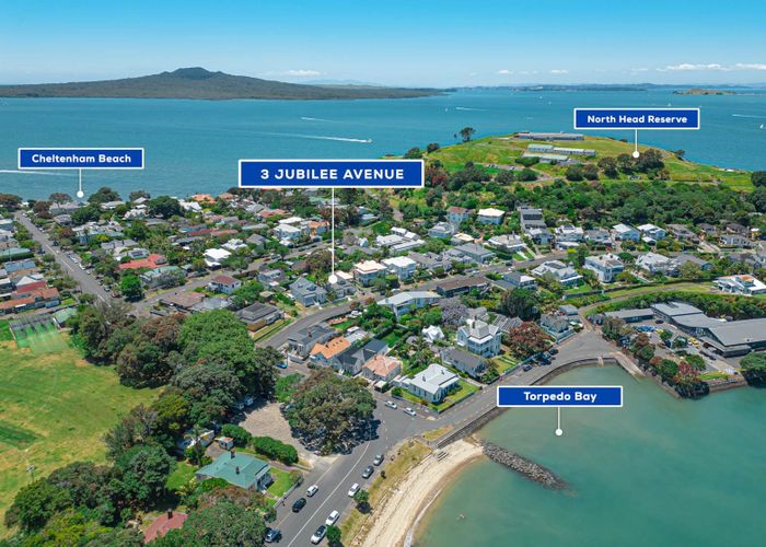  at 3 Jubilee Avenue, Devonport, North Shore City, Auckland