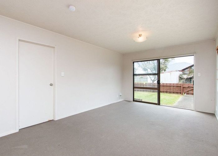  at 2/6 Miami Street, Mangere East, Manukau City, Auckland
