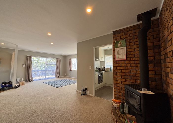  at 3 Pickwick Parade, Mellons Bay, Manukau City, Auckland