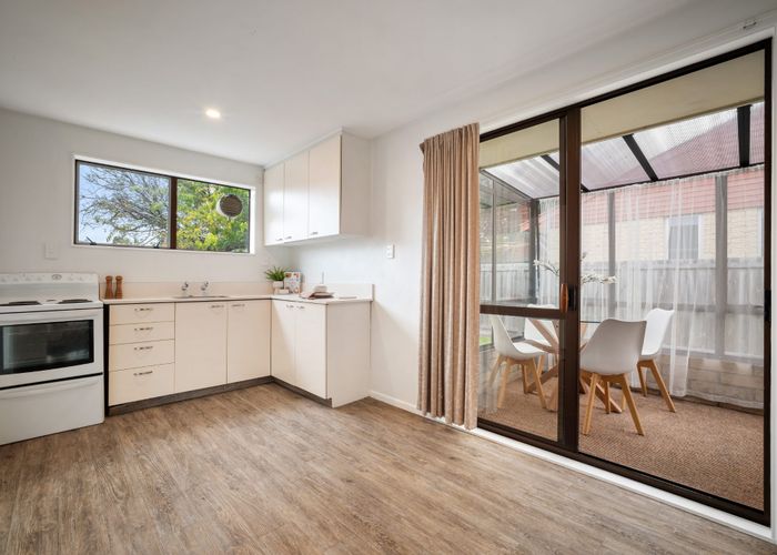  at 2/32 Prestons Road, Redwood, Christchurch