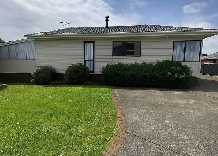  at 5 Justamere Place, Weymouth, Manukau City, Auckland