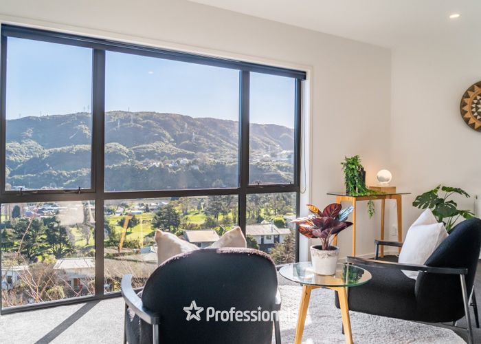  at 6 Castle Crescent, Stokes Valley, Lower Hutt, Wellington