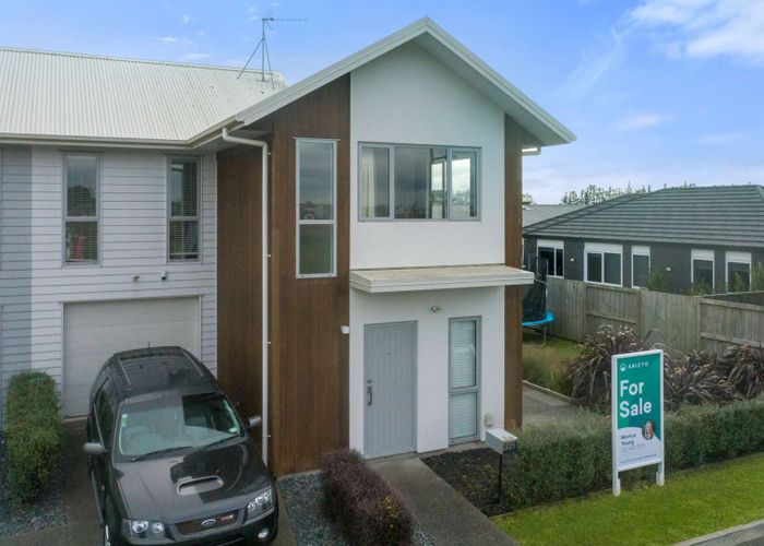  at 2/25 Hapori Avenue, Baverstock, Hamilton