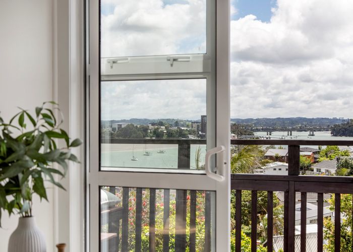  at 40 Oruamo Place, Beach Haven, Auckland