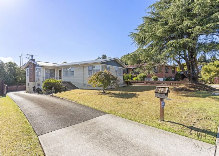  at 84 Lawrence Crescent, Hill Park, Manukau City, Auckland
