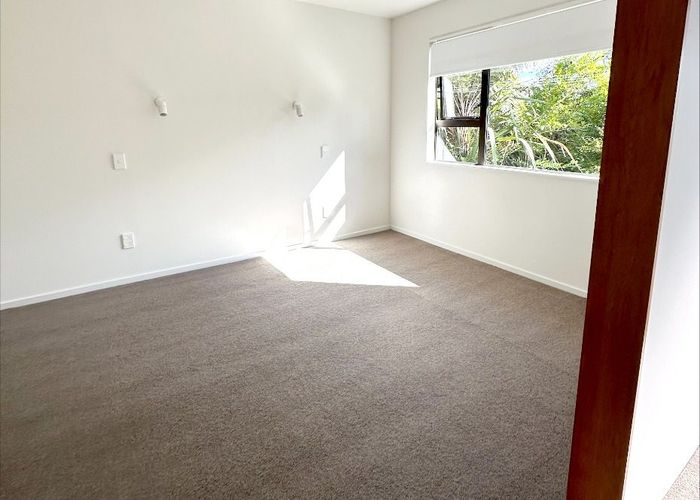  at 6B Gill Road, Lowry Bay, Lower Hutt, Wellington