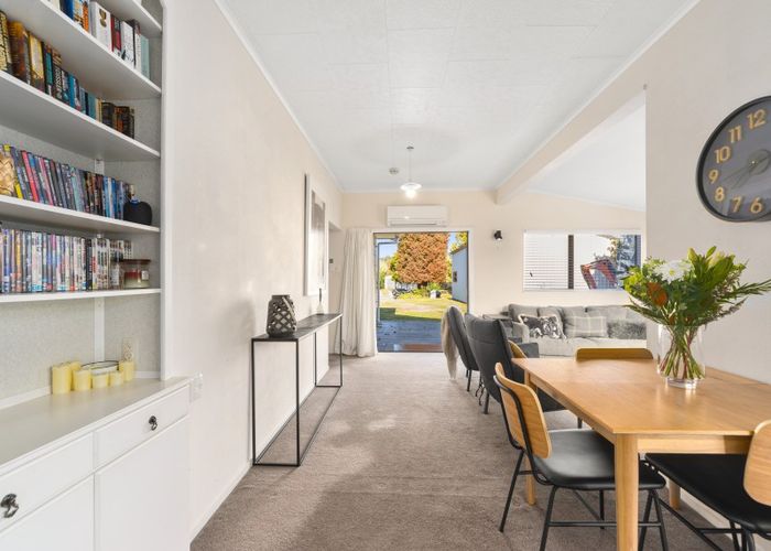  at 18 Irwin Place, Kinloch