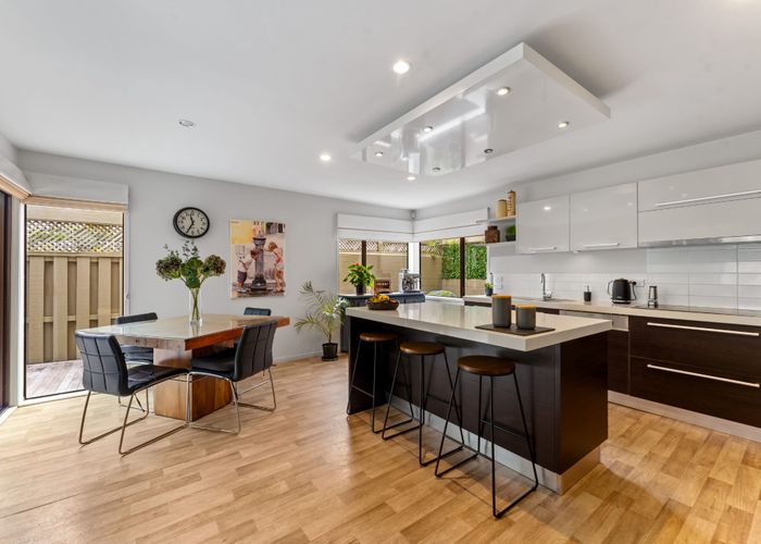  at 9 Porritt Avenue, Chatswood, Auckland