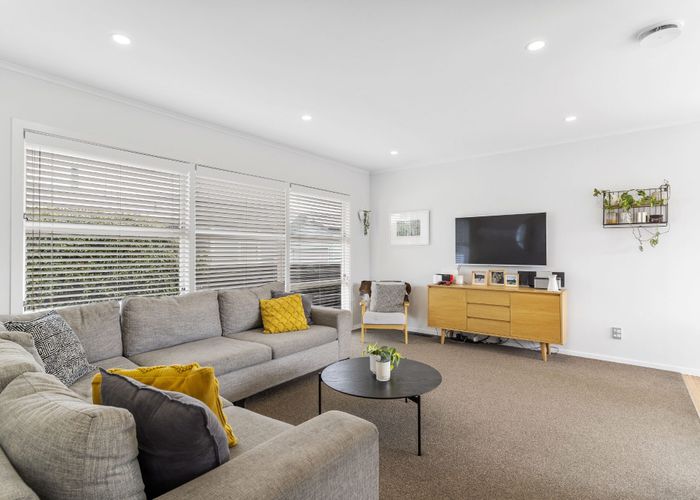  at 4 Clinton Avenue, Te Atatu Peninsula, Auckland