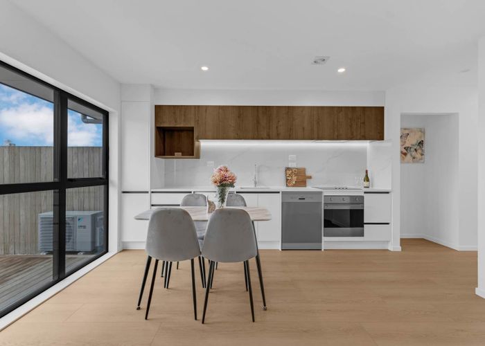  at 2/21 Baird Street, Howick, Manukau City, Auckland