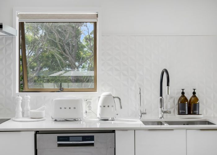  at 18 Marlborough Avenue, Glenfield, Auckland