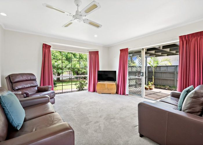  at 2 Hocken Place, Māngere Bridge, Auckland
