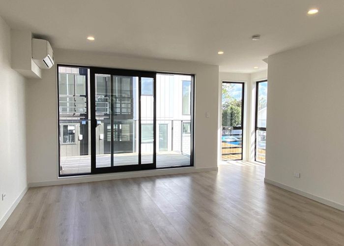  at 1/12 Onewa Road, Northcote, North Shore City, Auckland