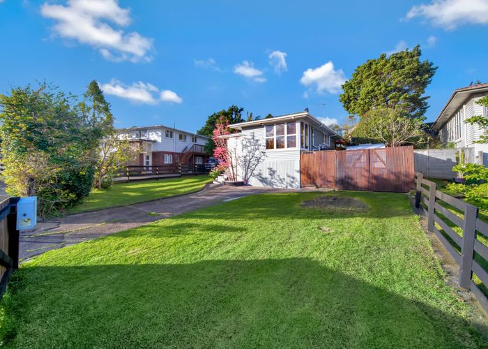  at 8 Farringdon Street, Glen Innes, Auckland