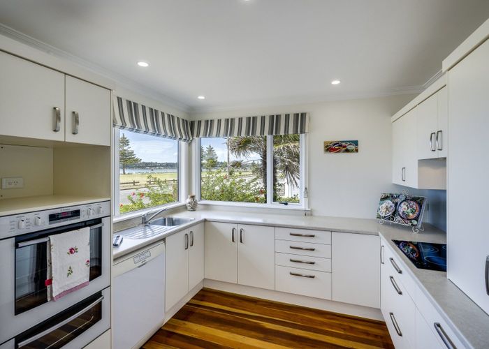  at 18 The Esplanade, Westshore, Napier