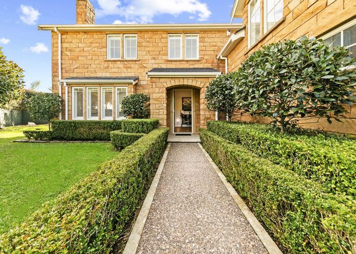  at 12 Fairfield Lane, East Tamaki Heights, Manukau City, Auckland