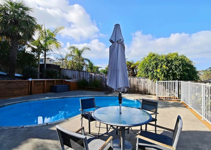  at 9 King Richard Place, Browns Bay, North Shore City, Auckland