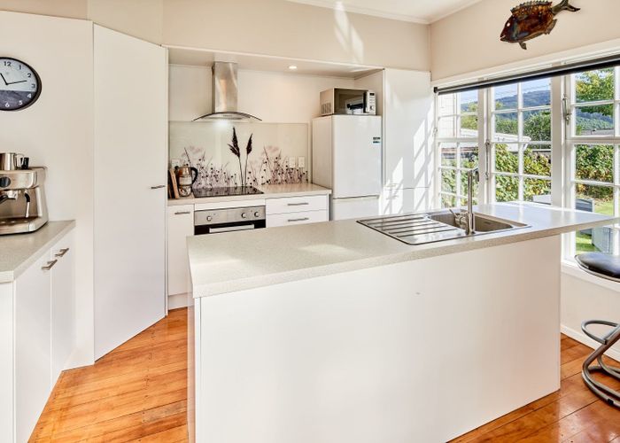 Free property data for 36 Heretaunga Square, Silverstream, Upper Hutt