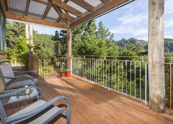  at 114 Blue Mountains Road, Blue Mountains, Upper Hutt