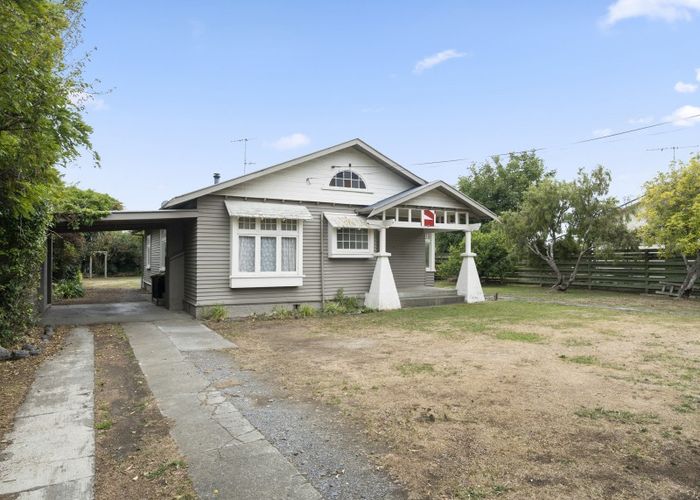  at 3 Panama Street, Martinborough