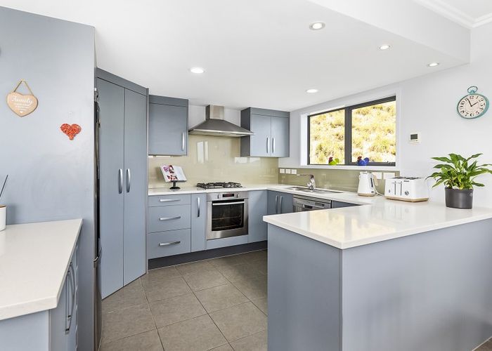  at 21 Pacific View, Whitby, Porirua