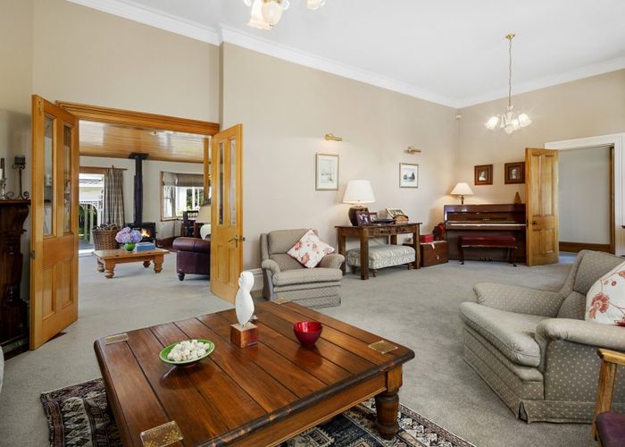 Free property data for 6 Hautana Square, Woburn, Lower Hutt homes.co.nz