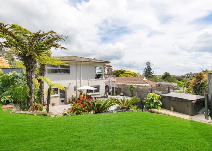 at 1/11 Charles Dickens Drive, Mellons Bay, Auckland