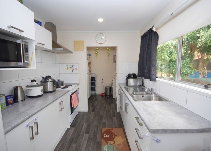  at 59 Easton Park Parade, Glenfield, Auckland