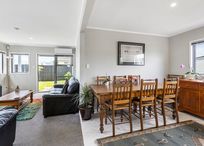  at 2//277 PORCHESTER Road, Takanini, Auckland 
