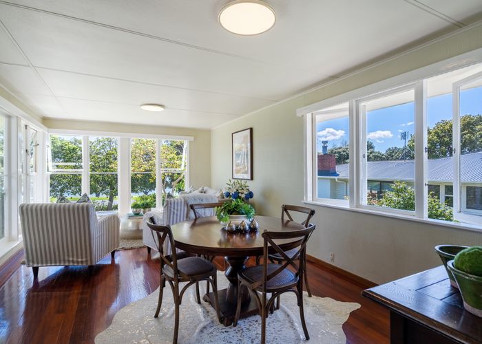  at 12 Kiwi Esplanade, Mangere Bridge, Auckland