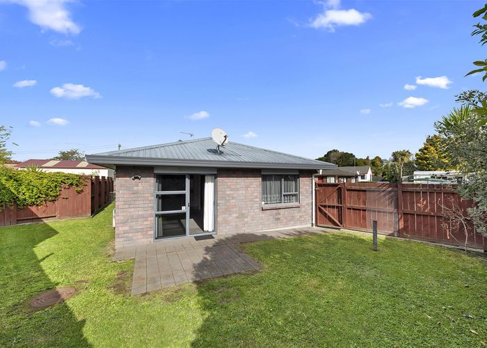  at 15A Forest Lake Road, Forest Lake, Hamilton