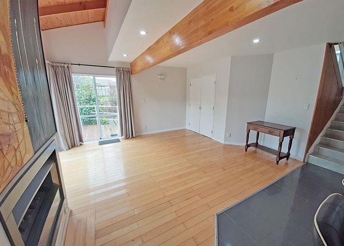  at 14 La Roche Place, Northcote, Auckland