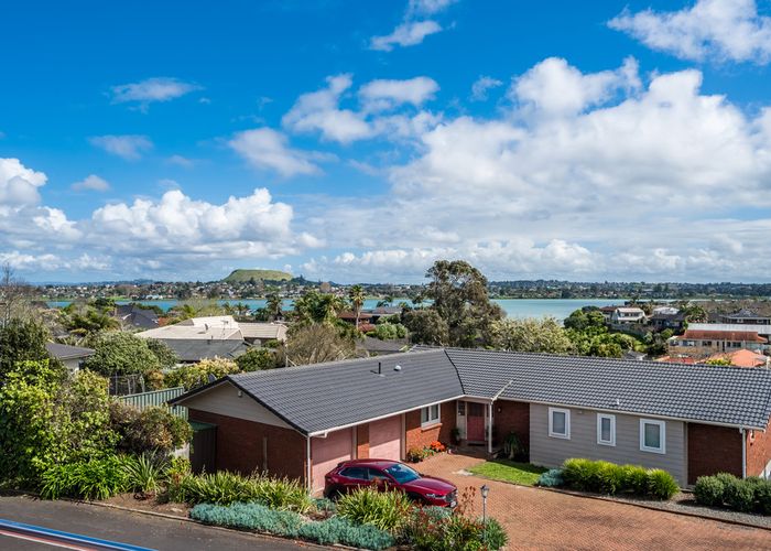 Free property data for 14 Caithness Place, Farm Cove, Auckland homes