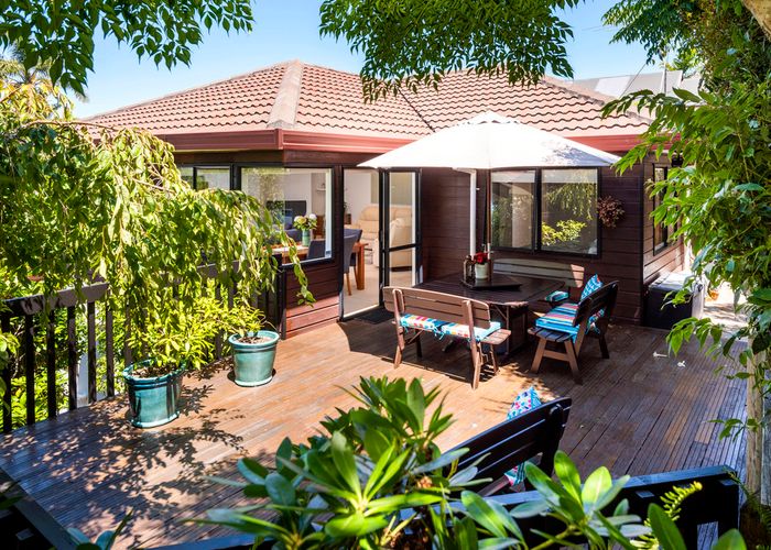  at 2/127 Sandspit Road, Shelly Park, Auckland